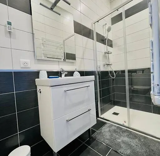 Lägenhet Le Gamay - T2 Avec Parking Et Terrasse Châtel-Guyon